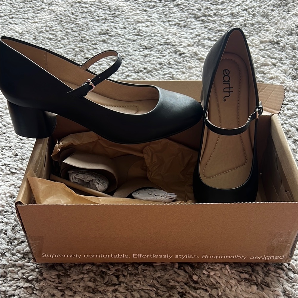 Earth Black Mary jane block Heel adjustable strap 6.5